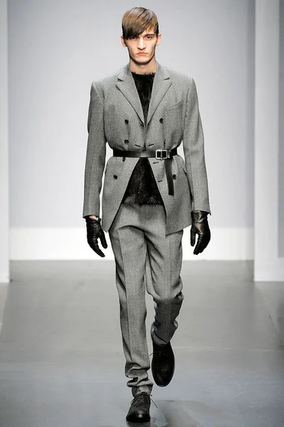 Look 18